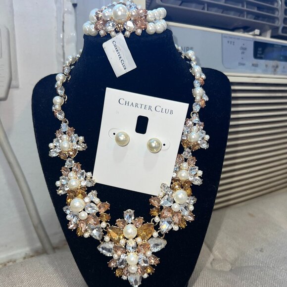 Macys culture pearls and crystals necklace, earrings and bracelet set - NWT - Picture 9 of 12